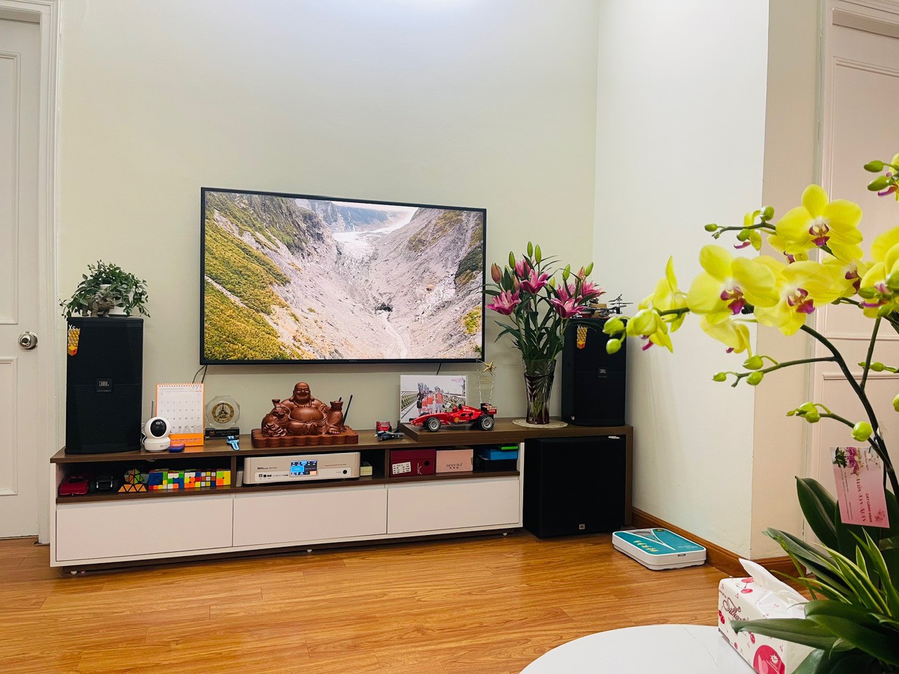 Cho thuê chung cư Licogi 13 Khuất Duy Tiến 90m2 2pn 2wc giá 13tr/tháng