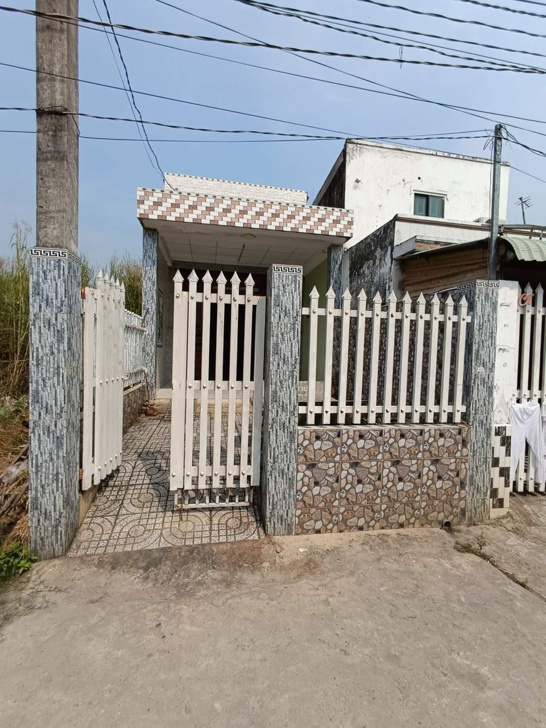 Chính chủ bán nhà cấp 4 đẹp, giá rẻ, 4x33m, sổ hồng, gần trung tâm Đức Hòa,Long An