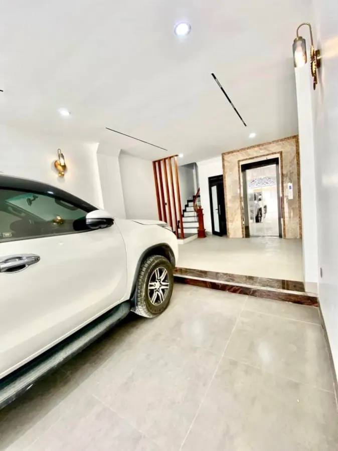 NHÀ MỚI HỒNG TIẾN - THANG MÁY - LONG BIÊN - NGÕ THÔNG Ô TÔ TRÁNH - 7 CHỖ VÀO NHÀ - VIEW CÔNG VIÊN - 50m2