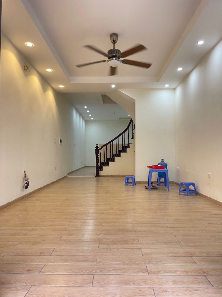 Bán Nhà mặt phố Kẻ Tạnh vỉa hè ô tô tránh, kinh doanh, DT 65m x 4T, MT 4m, nhỉnh 9 tỷ