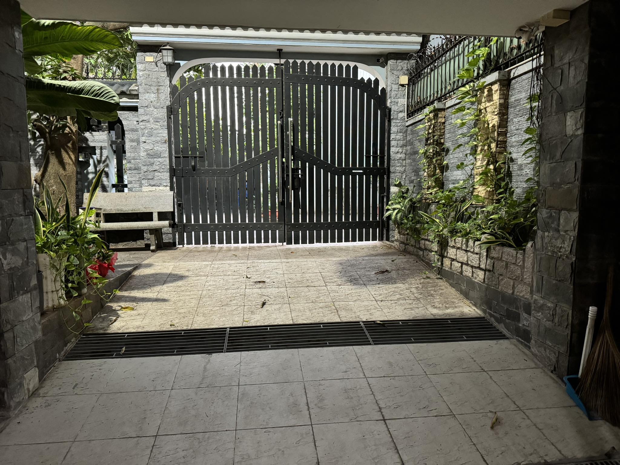 Cho thuê VĂN PHÒNG CÔNG TY ngay gần UBND Q12, Gara, đường OTO ĐẬU