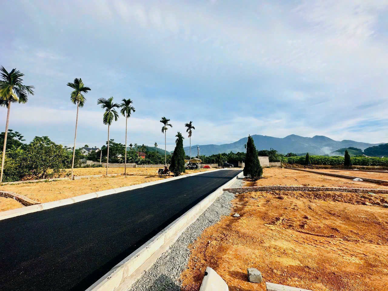 Đất nghỉ dưỡng: 362m2, MT 12,6m. Giá 11,5tr/m2