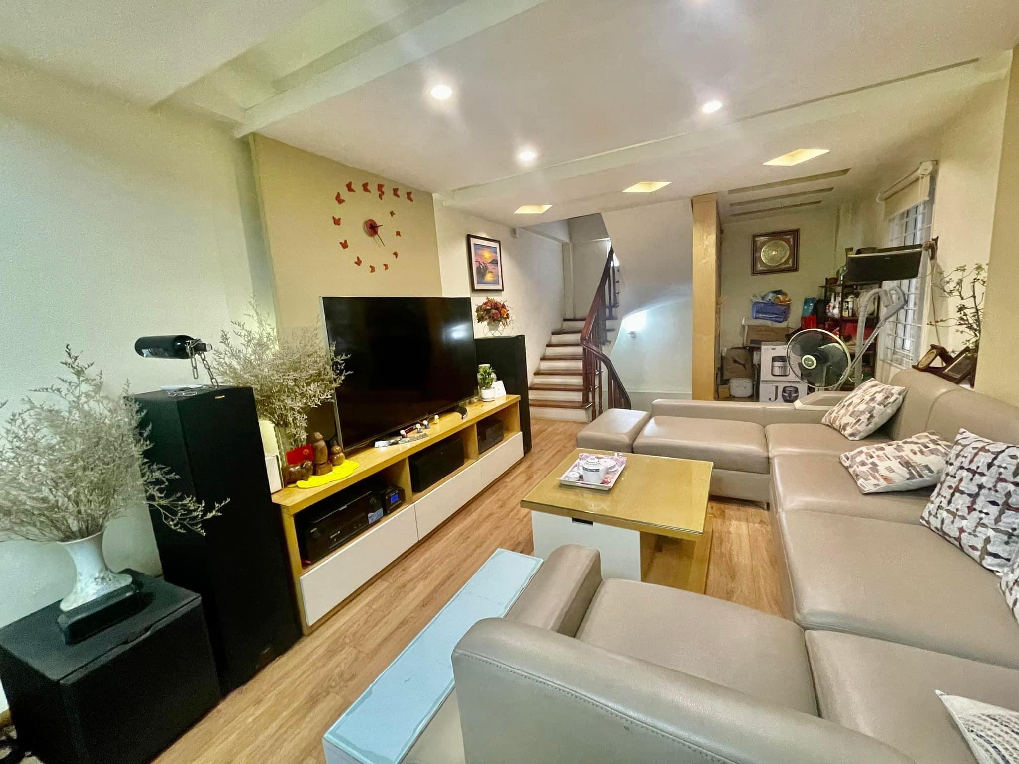 Bán Nhà Khâm Thiên, Đống Đa, 6 Tầng, 3 Mặt Thoáng, Chỉ Cách Ô Tô Coa 20m, Nhỉnh 5Tỷ.