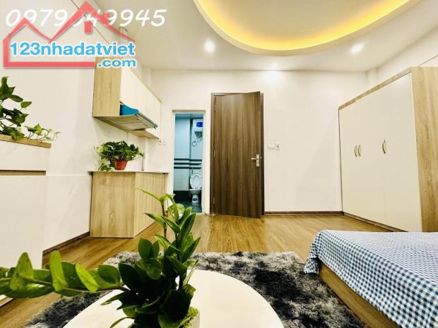 TRUNG KÍNH- CẦU GIẤY 98m2 –5T- MT 6.2m GẦN Ô TÔ – GIÁ CHÀO 10.5 TỶ