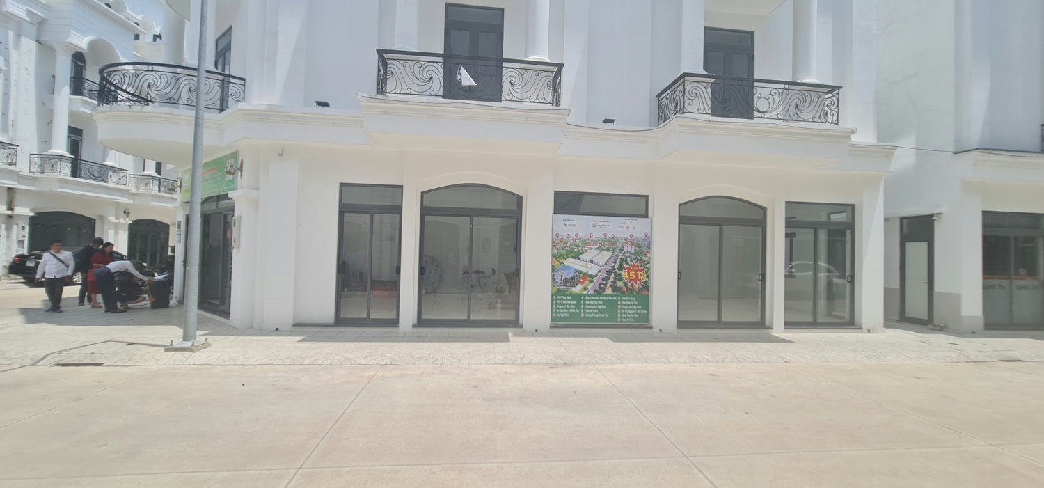 Nhà phố tiện nghi, gần chợ Tây Ninh, giá cực tốt