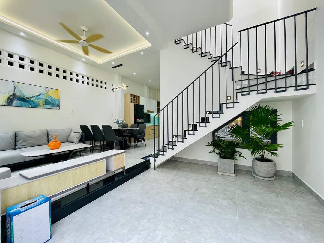 NHÀ LÔ GÓC MINH KHAI - HAI BÀ TRƯNG 45M*2T, 2 MẶT THOÁNG RỘNG, CÁCH 50M NGÕ ÔTÔ TRÁNH KINH DOANH ĐỈNH GIÁ NHỈNH 5TỶ.