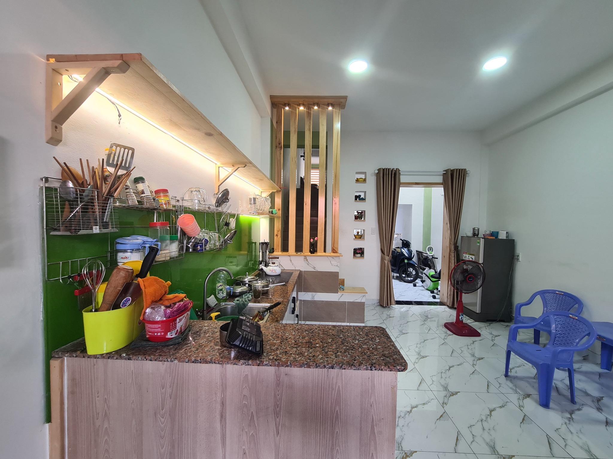 BÁN NHÀ ĐÚC bền vững - HẺM XE HƠI VÀO căn nhà - NGANH 5M - 3 TẦNG - GIÁ RẺ - gần CHỢ TÂN CHÁNH HIỆP - GIÁ rộng 4 TỶ TL