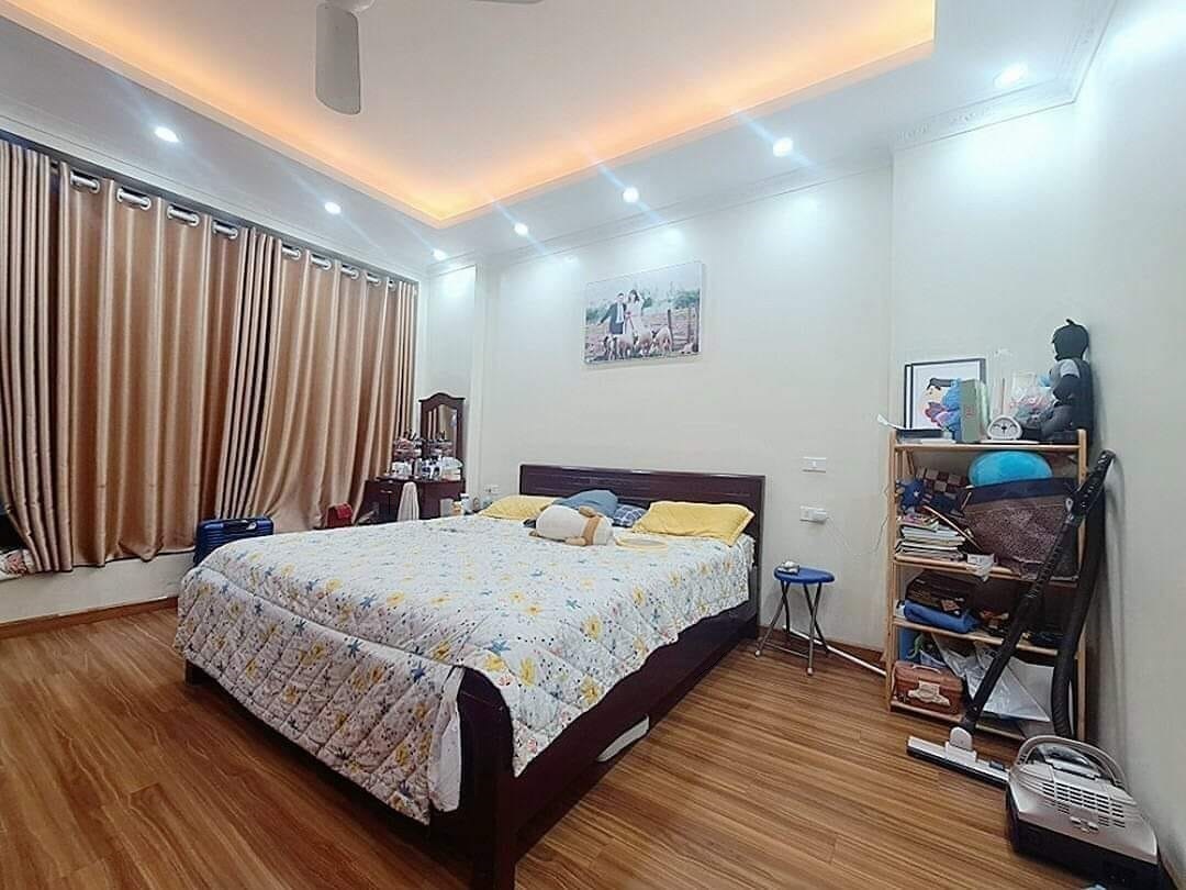 Bán nhà Trâu Quỳ, Gia Lâm. 70m2 * 5 tầng * 4,65 tỷ. gần phố, ở ngay
