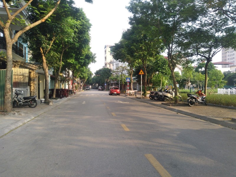 Chính chủ gửi Bán GẤP Đất Giang Biên, ngõ ô tô thông, DT 45m2, MT 3.6m, nhỉnh 5 tỷ