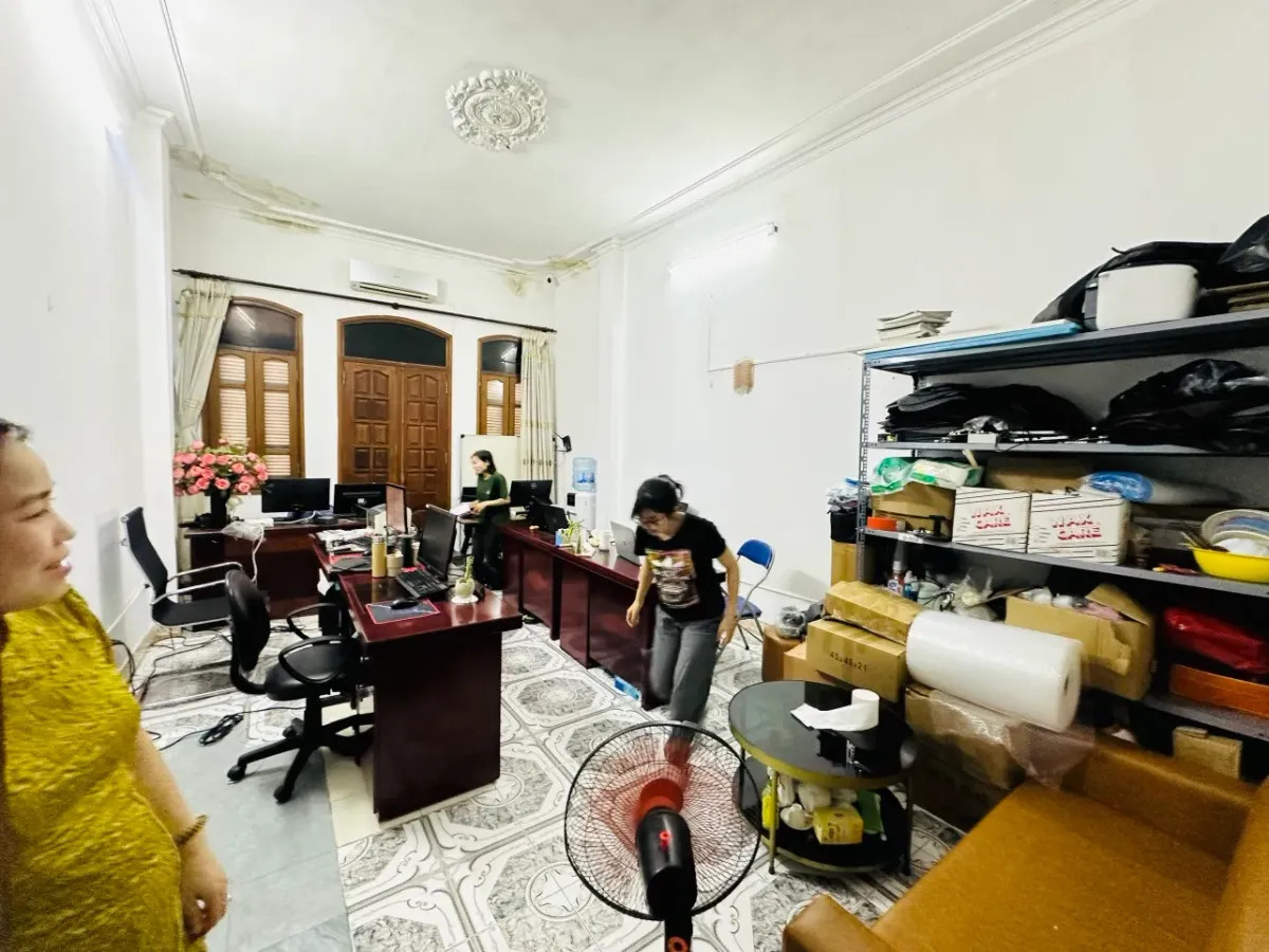 Hiếm nhà 5 tầng mặt phố lớn Quang Trung, 33m2, MT 4.2m, kinh doanh sầm uất, 10.8 tỷ