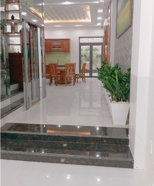 Ngộp sâu, bán nhà mặt tiền D1 Phú Mỹ Quận 7, 5x18m, 4 tầng chỉ 14,5 tỉ