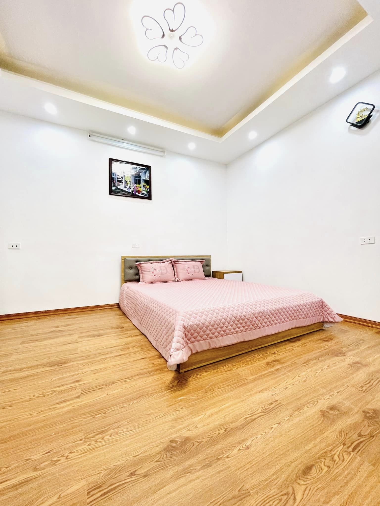 Hai thoáng, SH quay đầu, Đẹp ở ngay bán nhà Thịnh Quang-0989311985