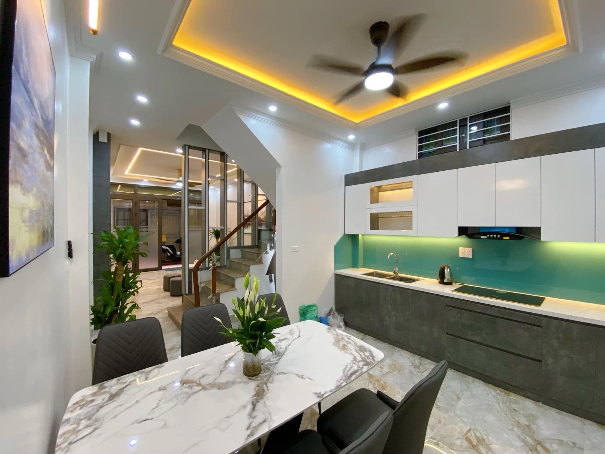 SIÊU PHẨM TÂY HỒ ĐẸP MỚI LUNG LINH, FULL NỘI THẤT TẶNG LẠI - NÉT CĂNG - SÁT VỈA HÈ Ô TÔ TRÁNH, KINH DOANH