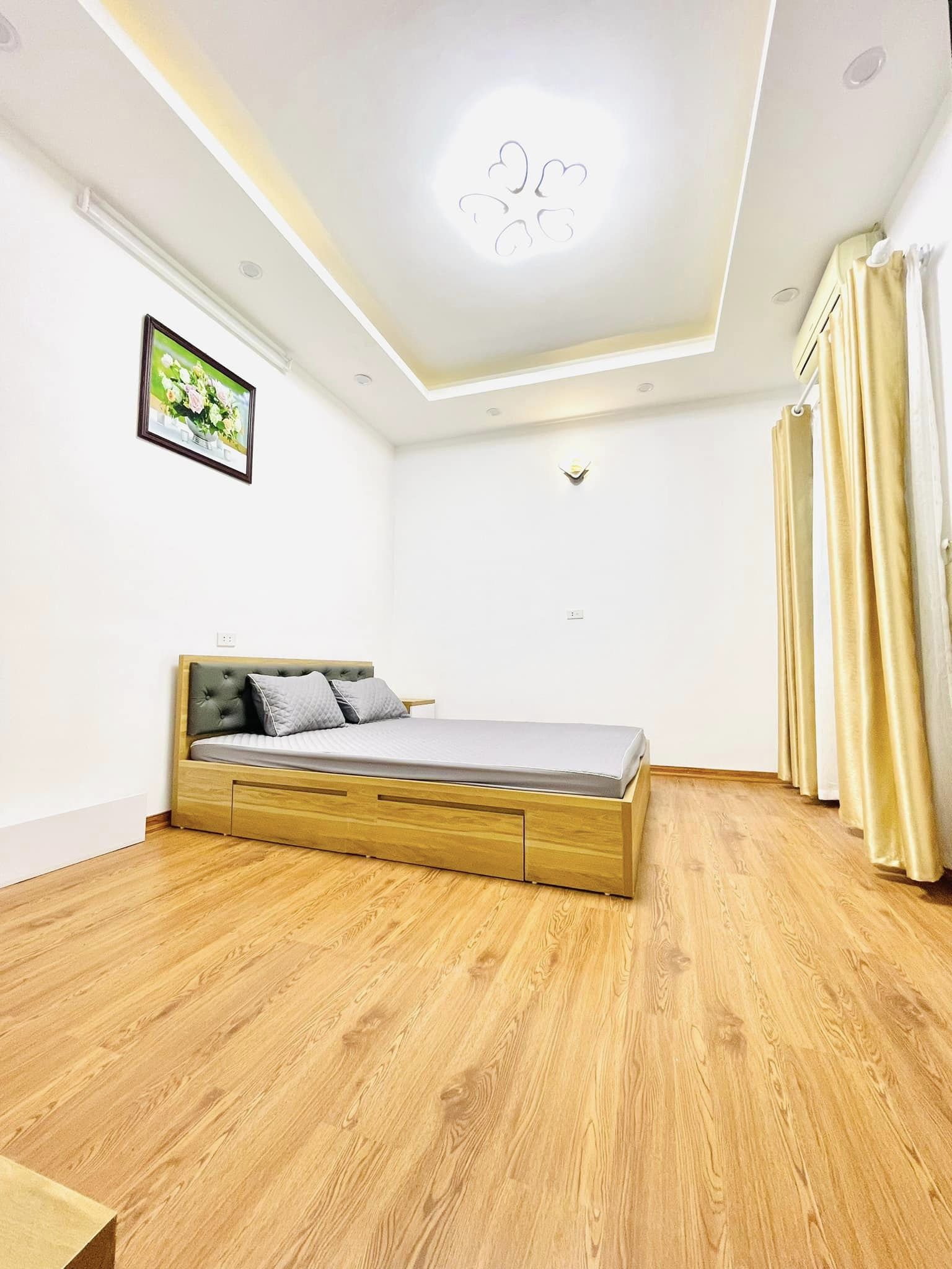 Mới kính koong, Cách phố 40m, Thông bán nhà Tôn Thất Tùng-0989311985