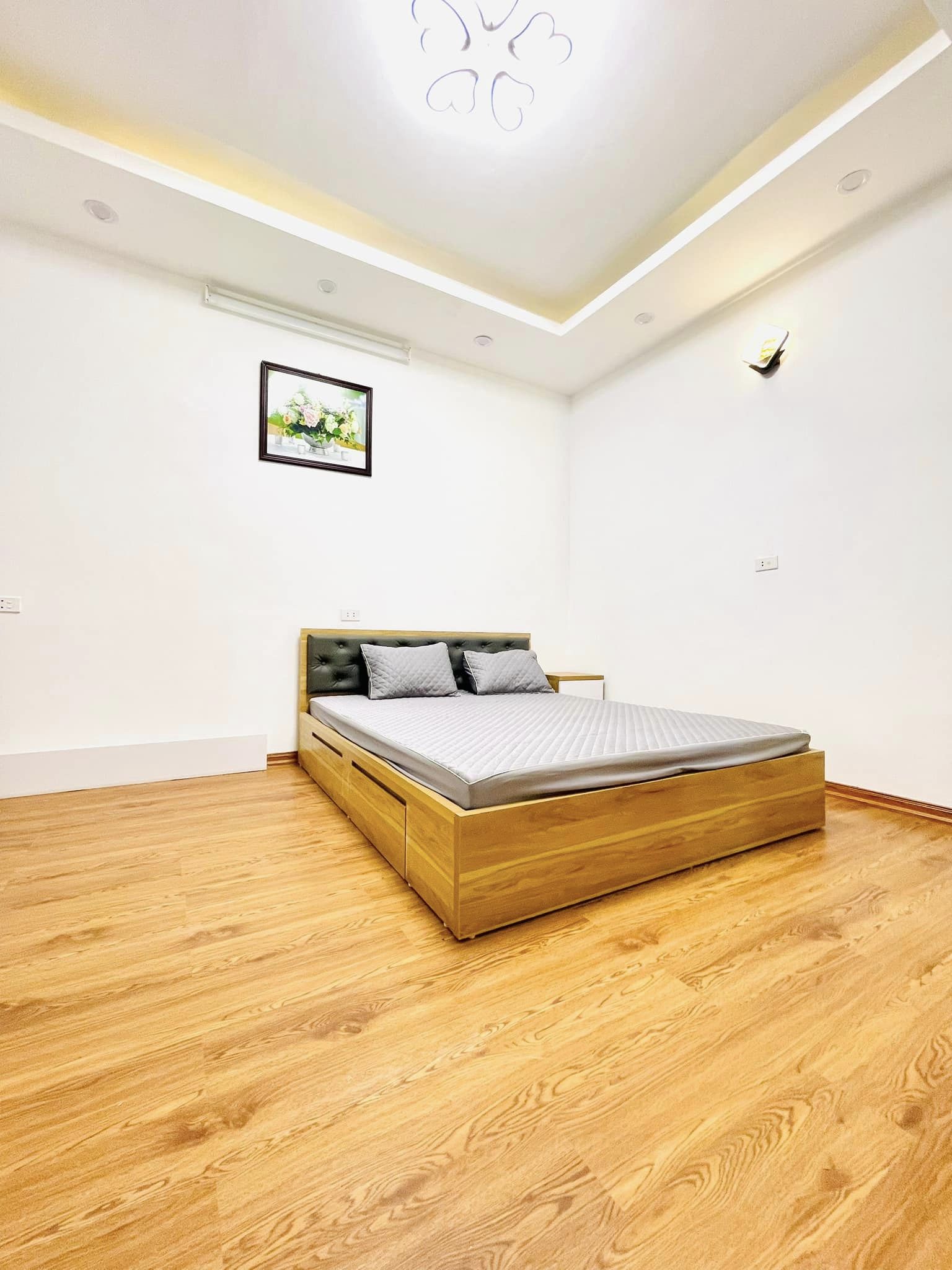 Mới keng, Ngõ nông, Hai thoáng bán nhà Hào Nam-0989311985