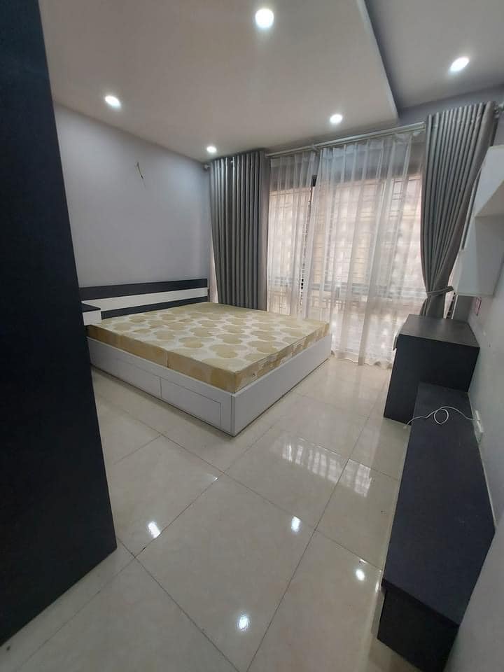 Bán nhà ngõ 26 Nguyễn Hồng 36mx5T 3PN MT 4m nhỉnh 7 tỷ cách 1 nhà ra oto tránh KD Đống Đa