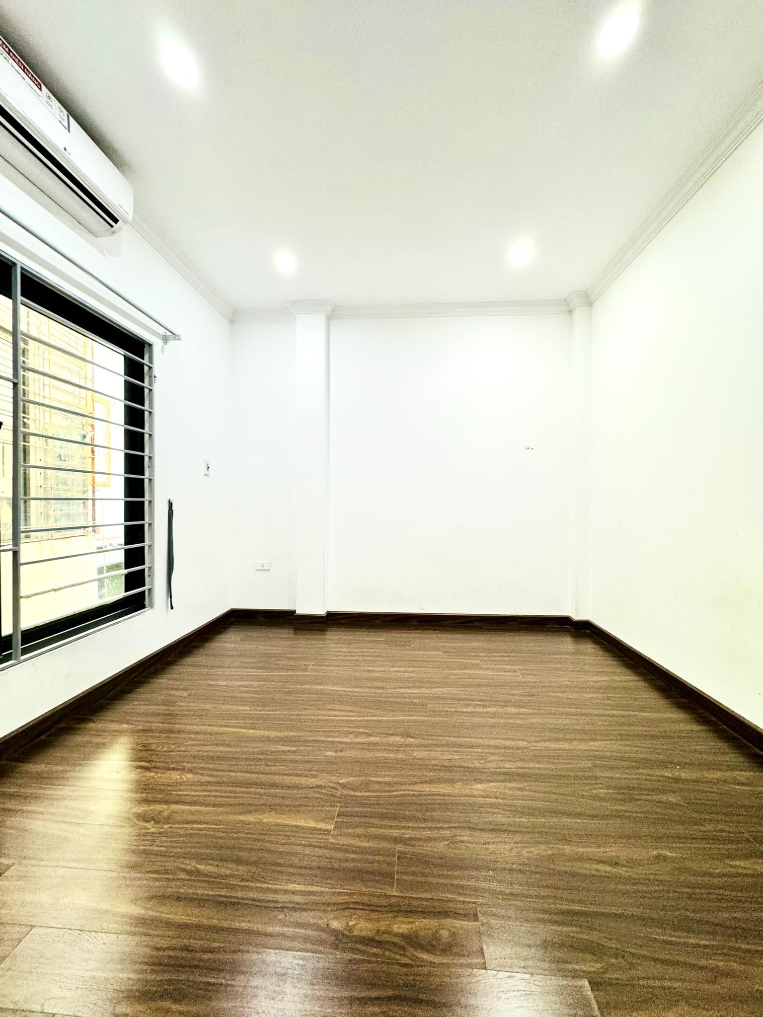 Căn góc, Ngõ SH quay, Mới kính koong bán nhà Trường Chinh-0989311985