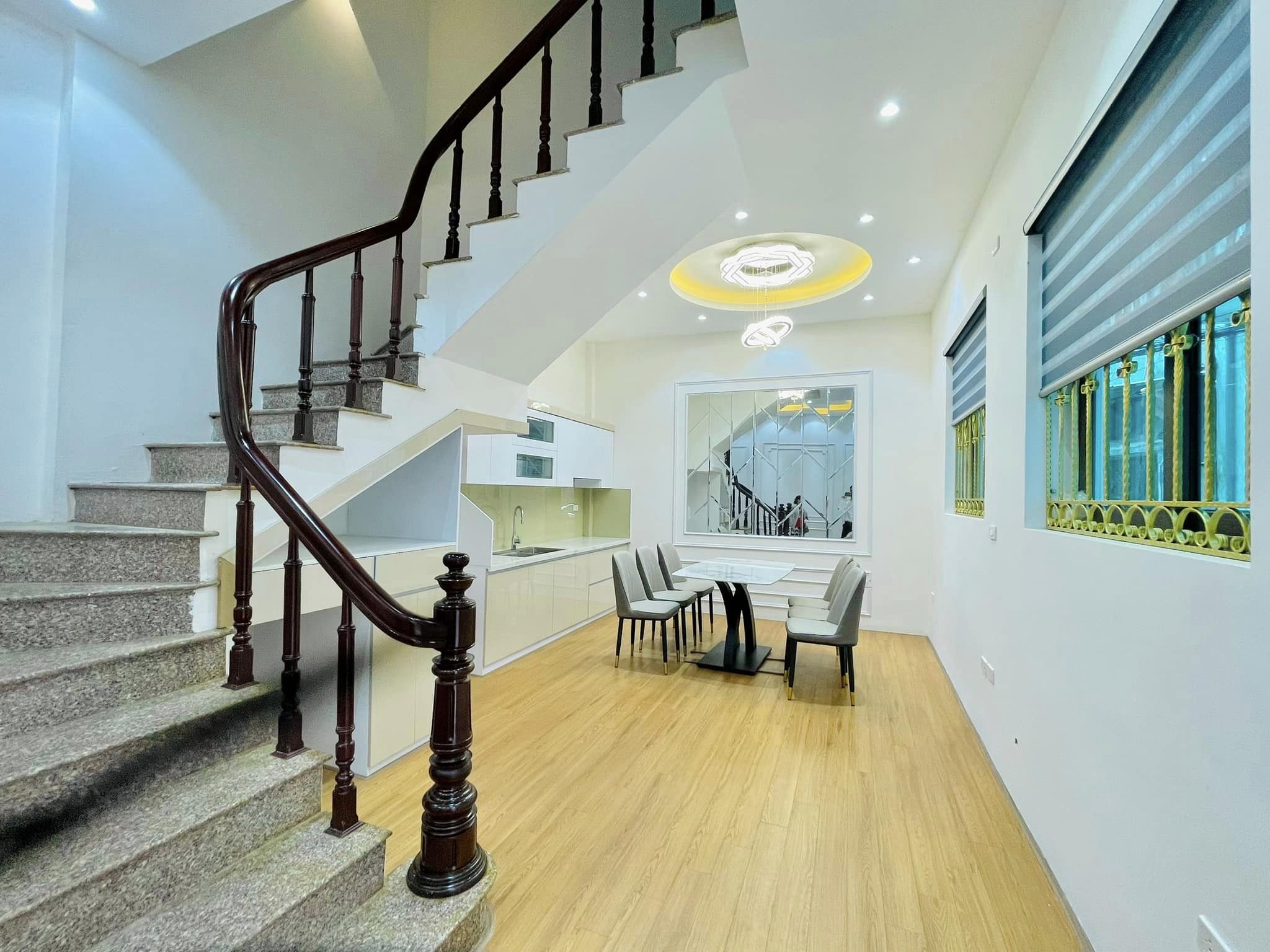 Ngõ ba gác, Ô tô 30m, Đẹp ở ngay, bán nhà Quan Thổ-0989311985