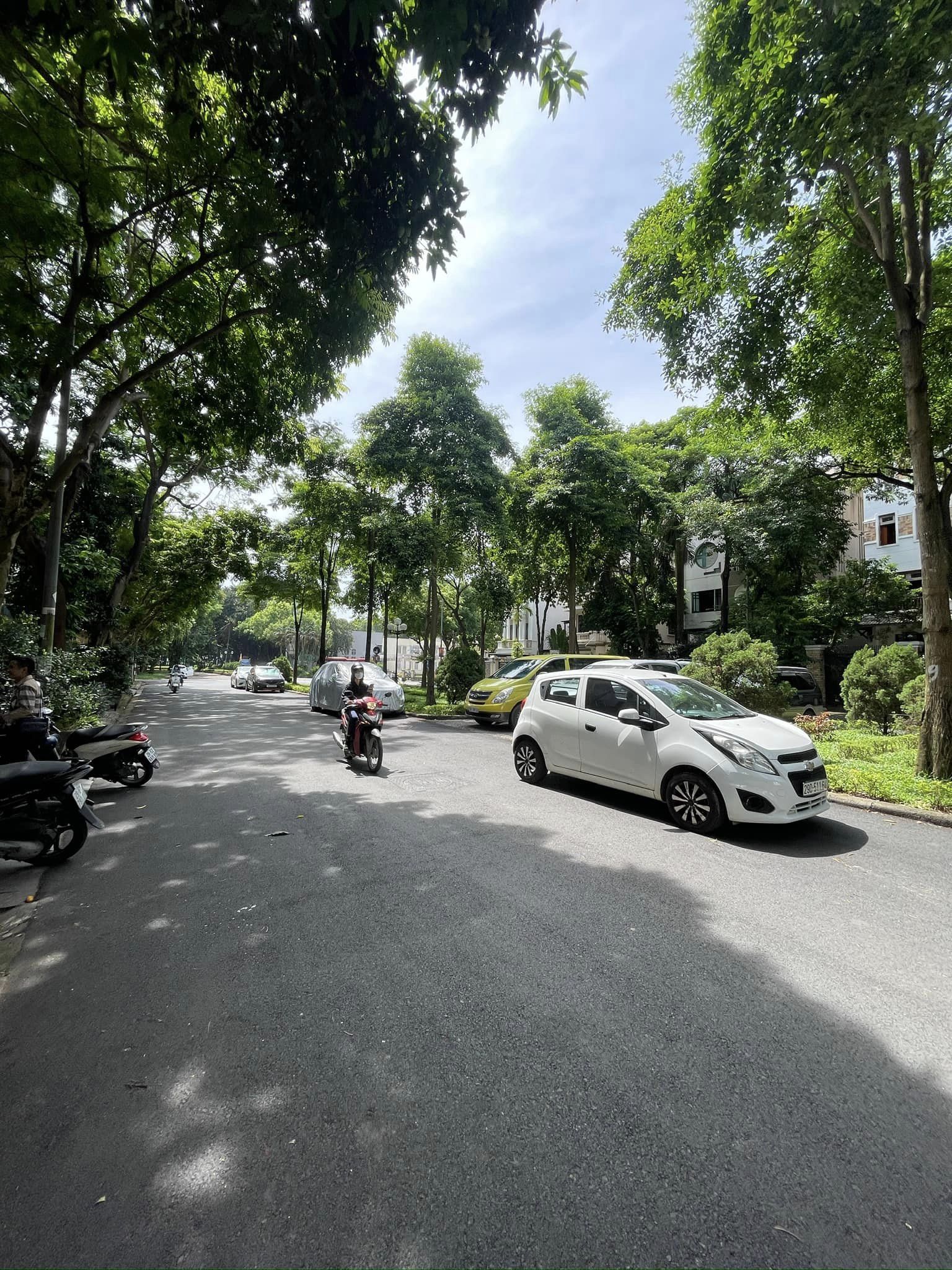 BÁn Gấp! Biệt Thự KĐT Bán đảo Linh Đàm, Quận Hoàng Mai, 251m x 4T x Mt 13n. Giá hoen 60 tỷ.