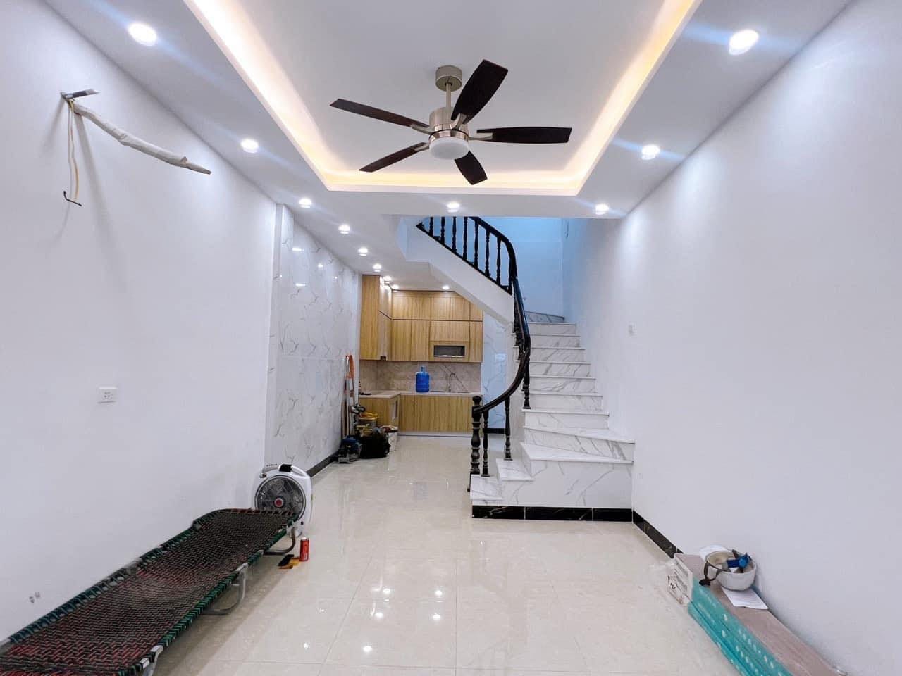 Bán Nhà Phố Pháo Đài Láng, Đống Đa, Diện Tích 38m2, 4 Tầng, MT 4m, Chỉ 20m ô tô Tránh, Chỉ 7 Tỷ.
