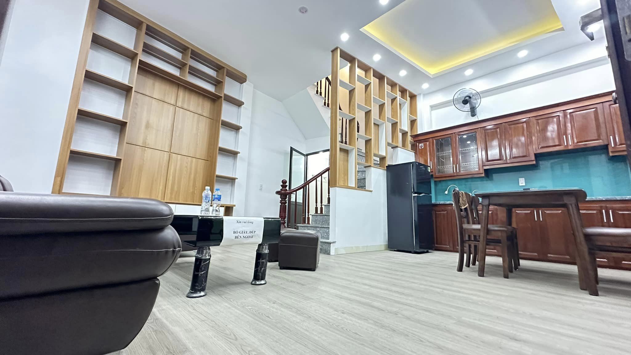 Bán nhà phân lô phố Trạm, Aeon Mail, 42m2 x4Tầng,Ôtô tránh 30m, full nội thất, 4,5 tỷ.