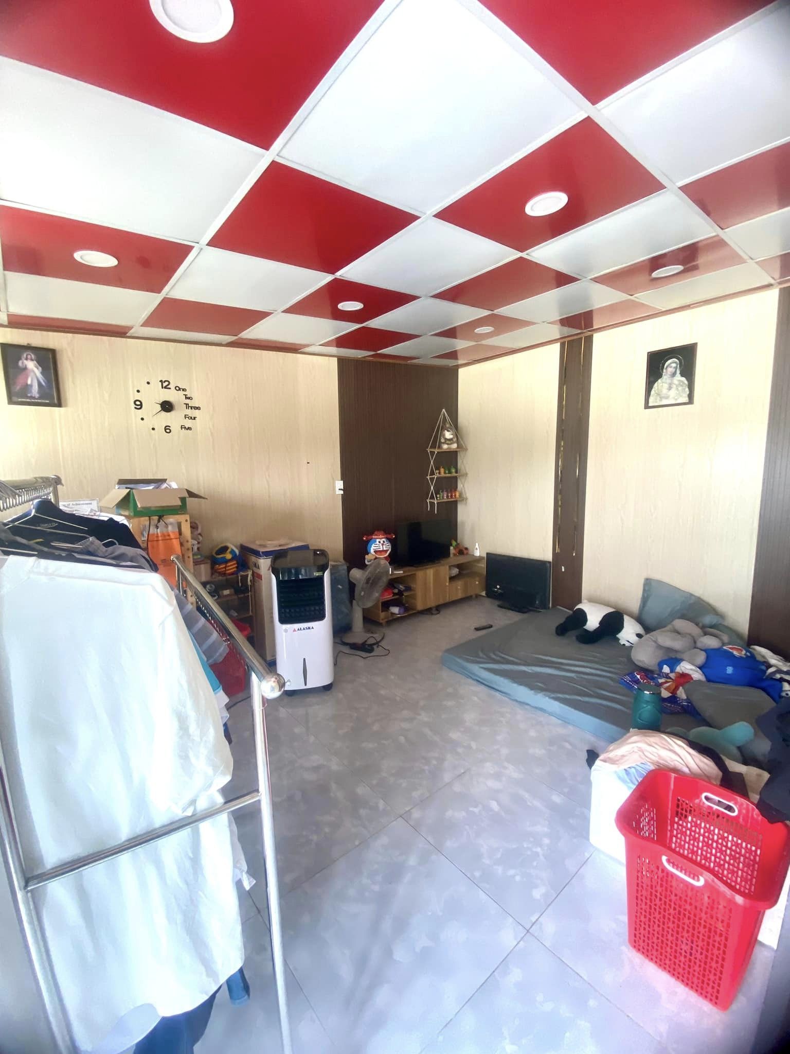 CHỈ 2.05 TỶ NHÀ 3 TẦNG MỚI ĐẸP HẺM XE HƠI ĐI BỘ RA CHỢ HIỆP THÀNH QUẬN 12.