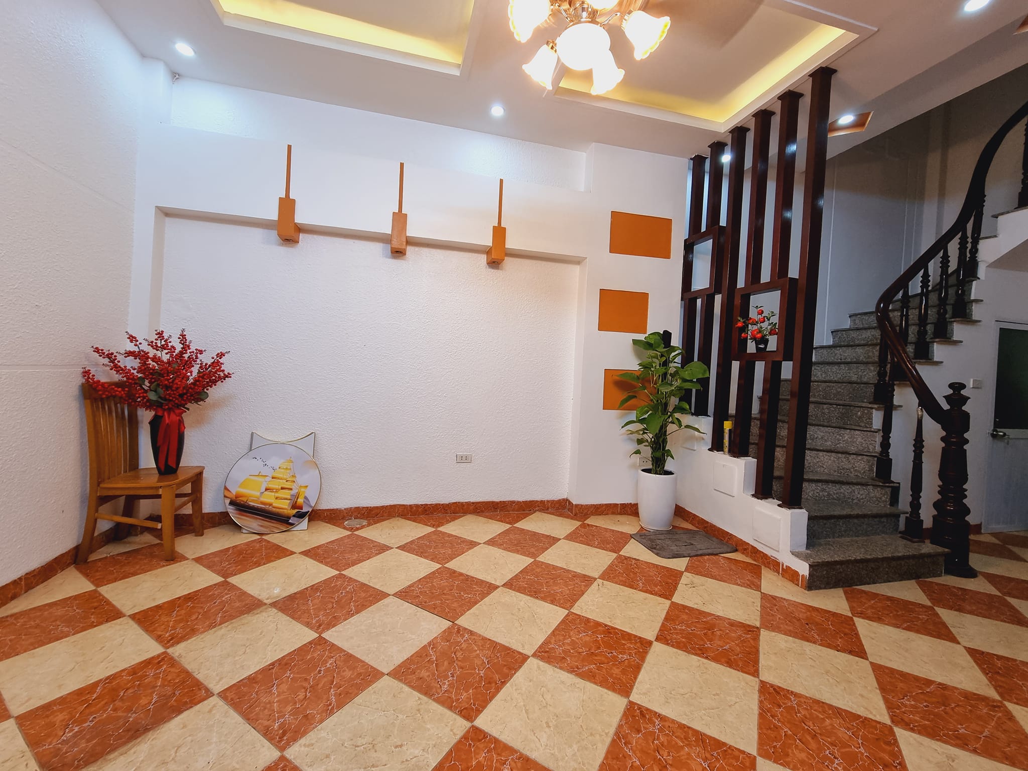 Gần bãi ô tô, Dân xây đẹp, Thông bán nhà Đông Tác-0946383428