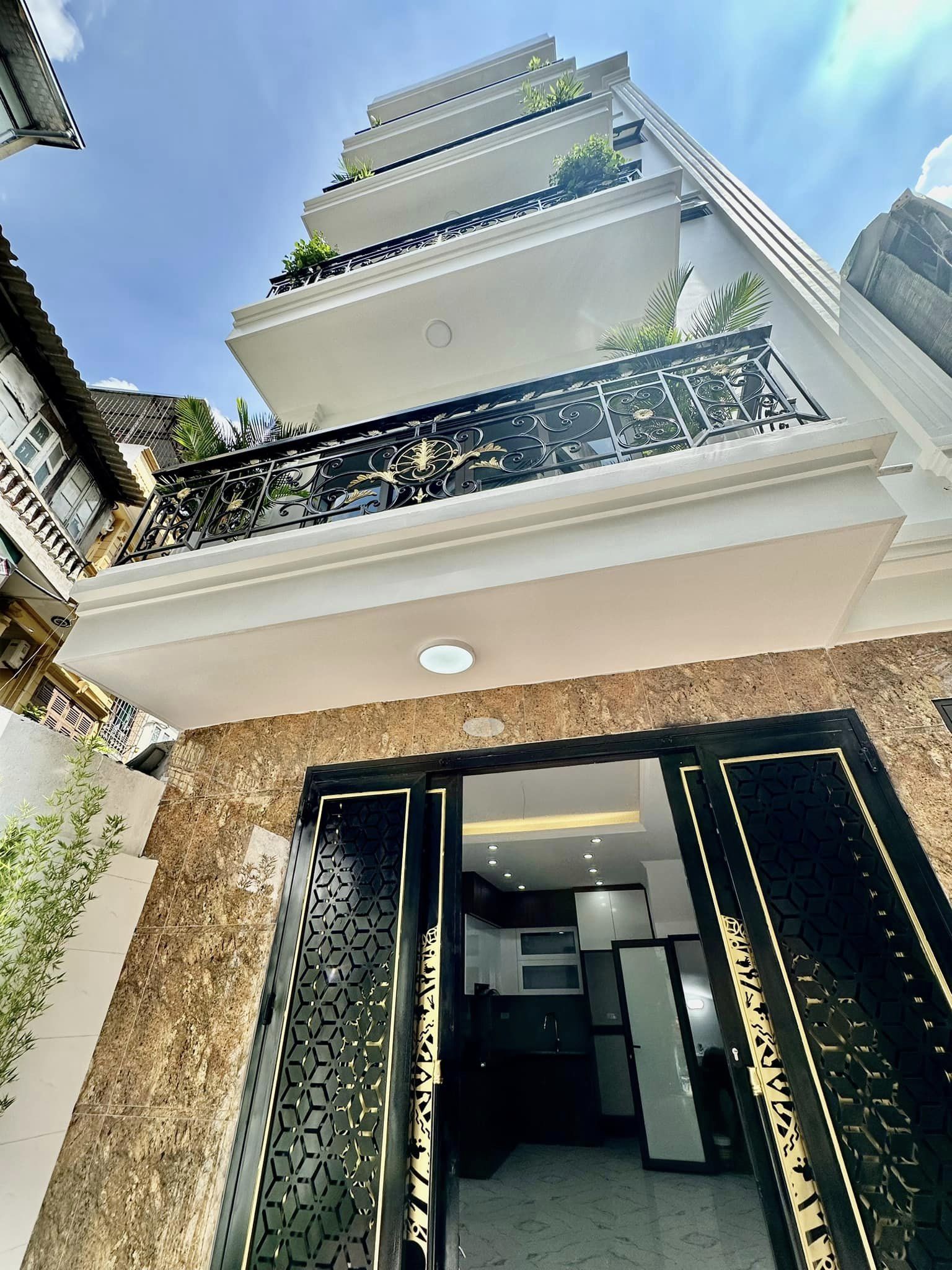 NHÀ ĐÔNG TÁC TT ĐỐNG ĐA, NGÕ THÔNG, VP KINH DOANH , NHÀ ĐẸP XÂY MỚI 42/45M2*6T*MT5M* 8.8 TỶ