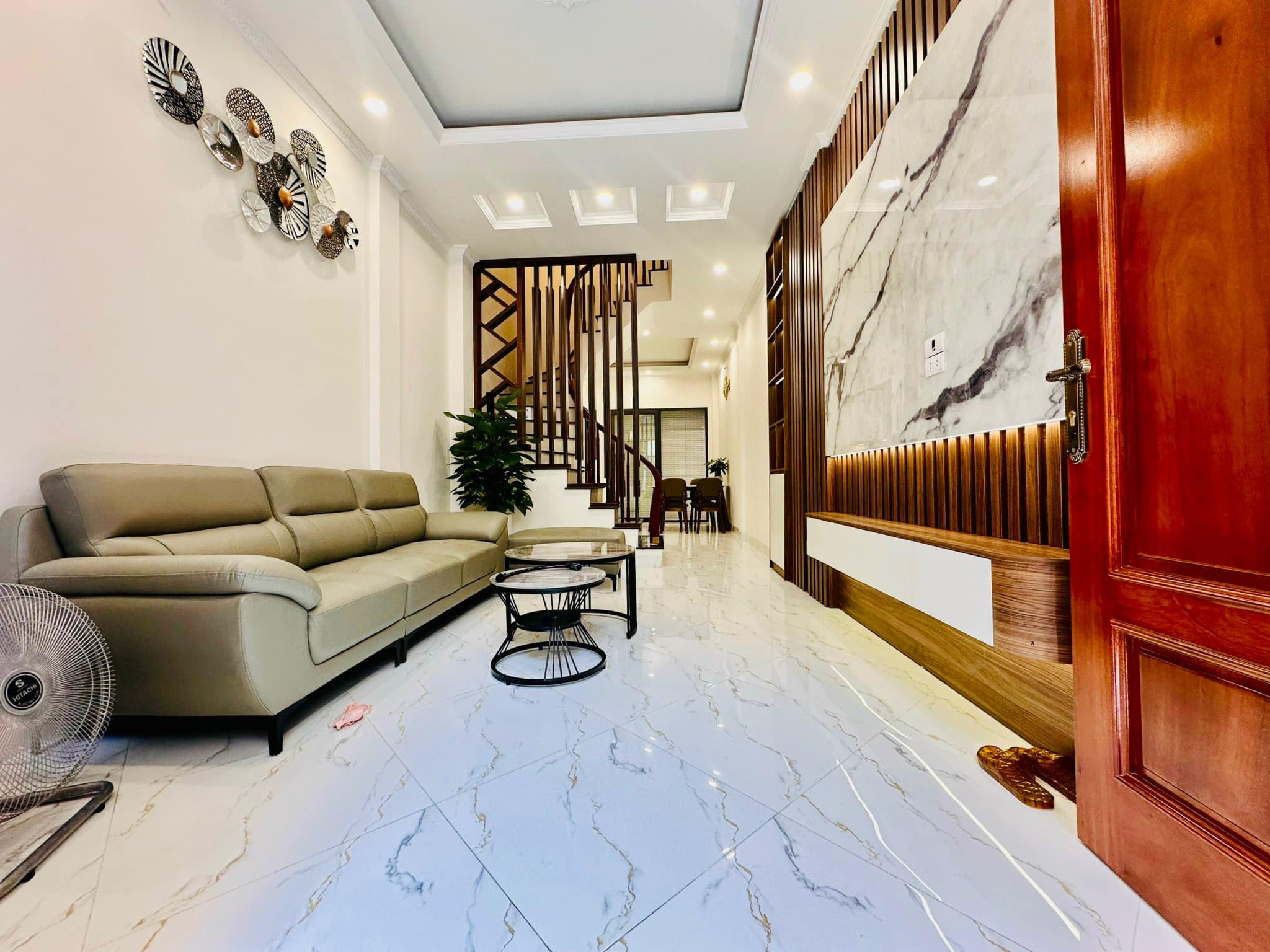 Bán Nhà Ngõ Gốc Đề, Hoàng Mai, Diện Tích 45m2, 5 Tầng Full Nội Thất Mới Tinh, Nhỉnh 6 Tỷ xíu.