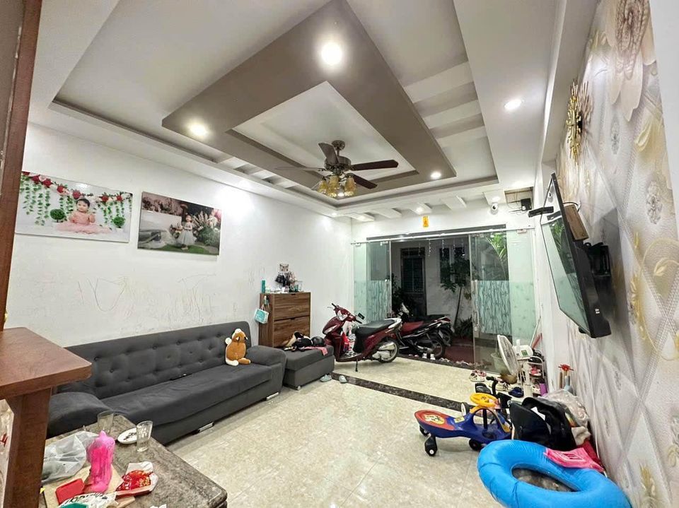 Bán nhà Văn Phú, Hà Đông, 47m2, 4 tầng, mặt tiền 4,5m, giá bán 4,9 tỷ, Ô TÔ đỗ gần.