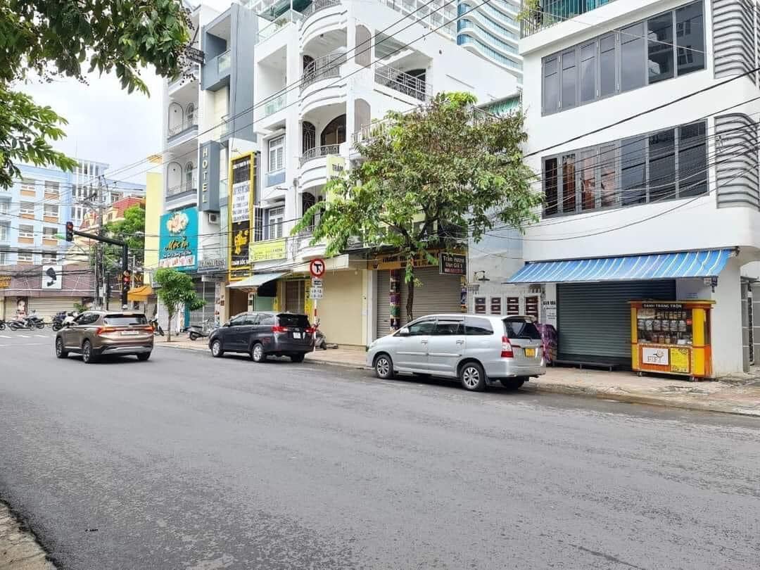 Hạ giá bán gấp nhà mặt tiền 5 tầng đường Nguyễn Thiện Thuật, Nha Trang. Có thương lượng