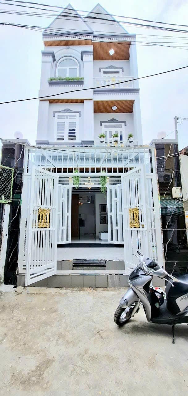 NHÀ SỔ HỒNG RIÊNG 1942/113 HUỲNH TẤN PHÁT THỊ TRẤN NHÀ BÈ - HẺM XE HƠI ĐẬU TRƯỚC NHÀ THOẢI MÁI