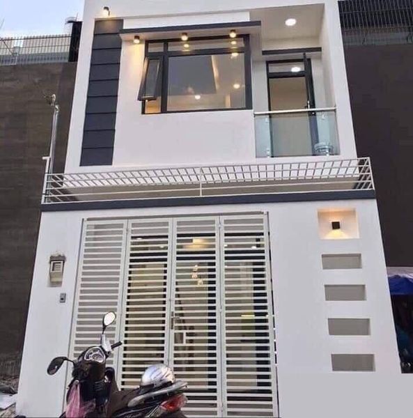 QUẬN 10 - Vĩnh Viễn Hẻm Đẹp 3 Tầng Nhà Rộng - 3.x TỶ