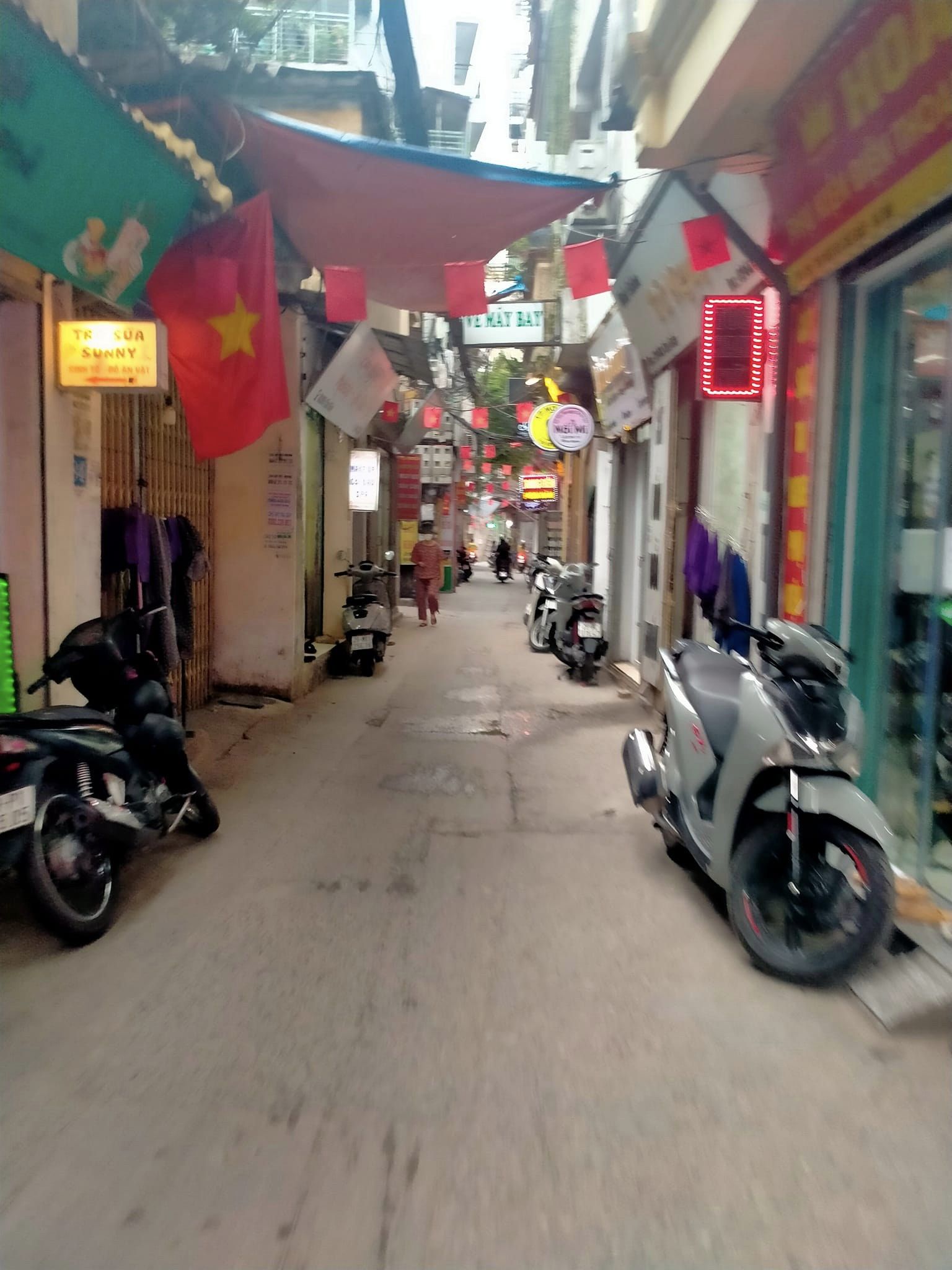 Cầu Giấy - CMNN dưới 9 tỷ, diện tích 53m2, 5 tầng, 9 phòng, ô chờ thang máy