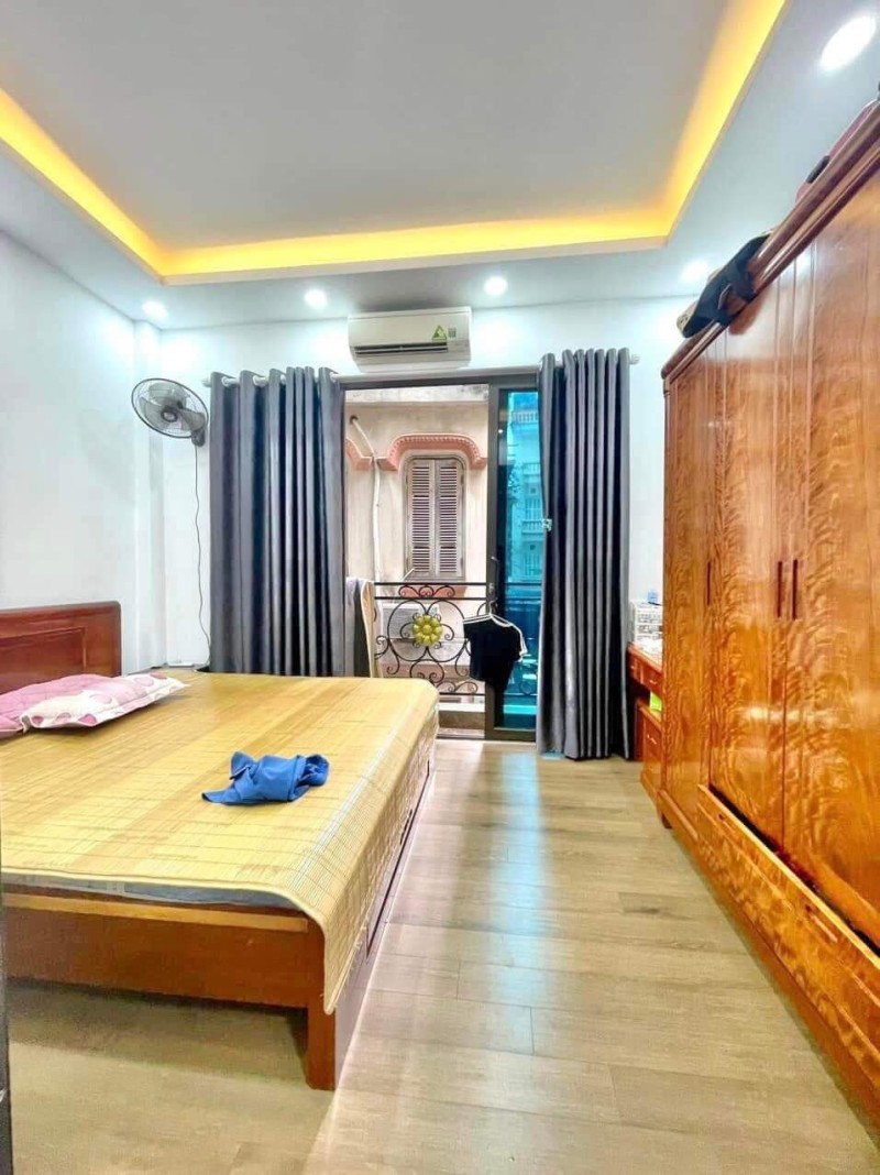 Bán nhà Lạc Long Quân, Cầu Giấy. 30mx5; MT 3.5m; giá 5.9 tỷ