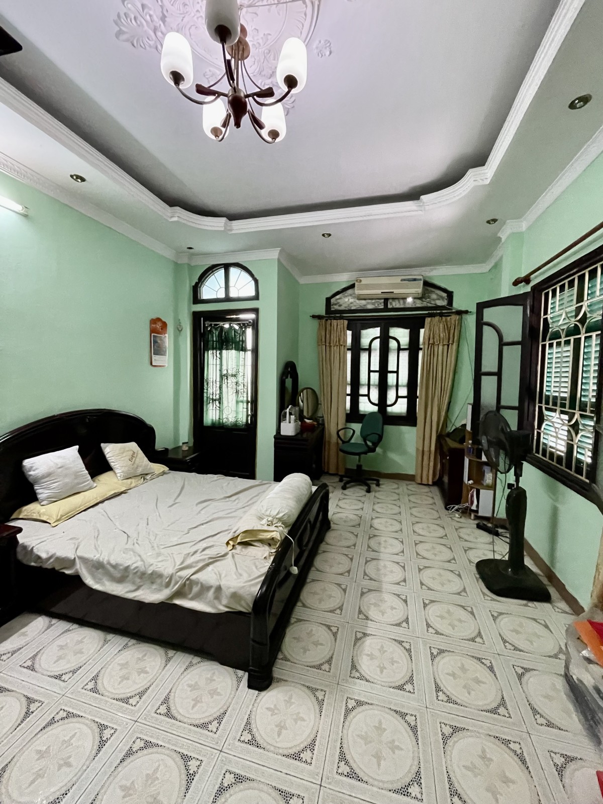 Ngõ 2.8m, Gần bãi ô tô, Dân xây 8 năm bán nhà Phạm Ngọc Thạch-0989311985