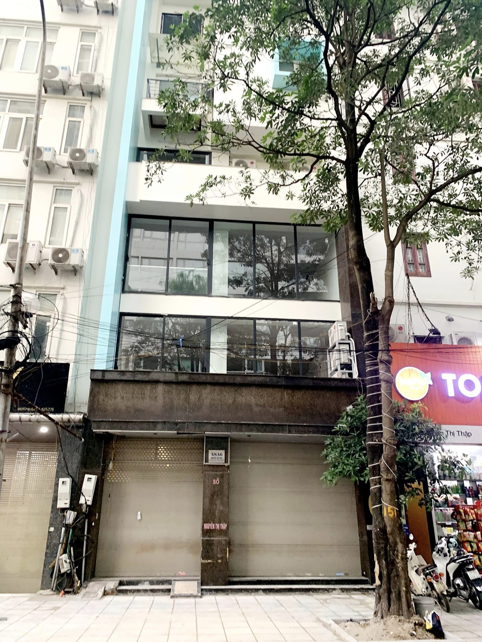 Cần bán căn 5 tầng khu vực Đầm Trấu 43m2. Liên hệ: 0975.997.166