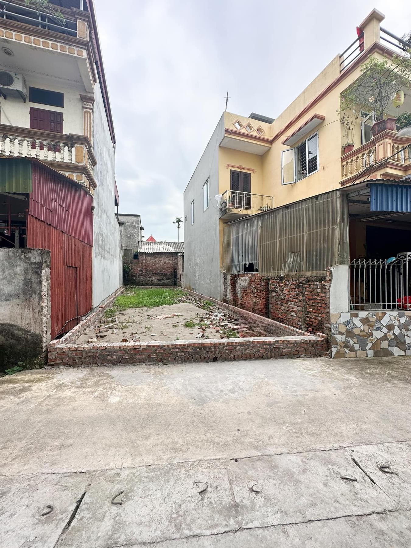 Chính chủ gửi bán 80,8m ở bìa làng Vạn Lộc, Xuân Canh, Đông Anh, Hà Nội .