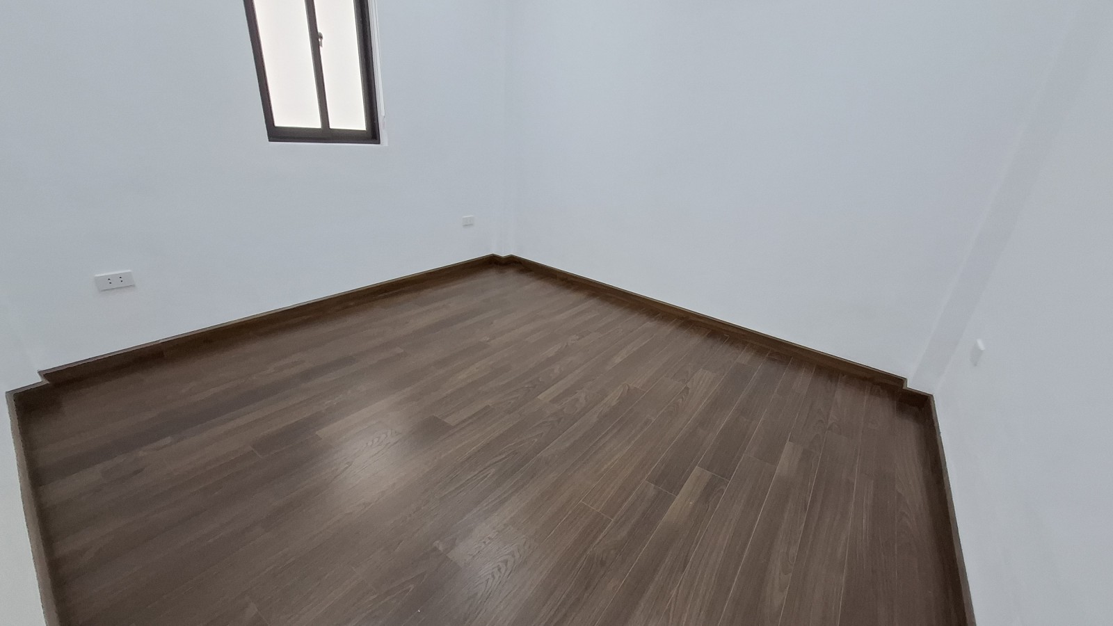 Mới tinh, Cách phố 30m, Ngõ 2.6m bán nhà Đặng Tiến Đông-0989311985