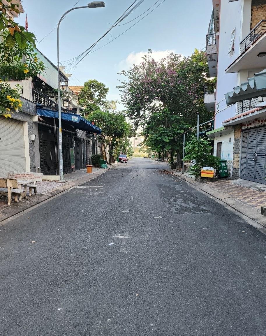 Bán nhà 2 MẶT HẺM THÔNG THOÁNG, 67.4m2 giá chỉ 4.250 tỷ Phan Huy Ích, Tân Bình.