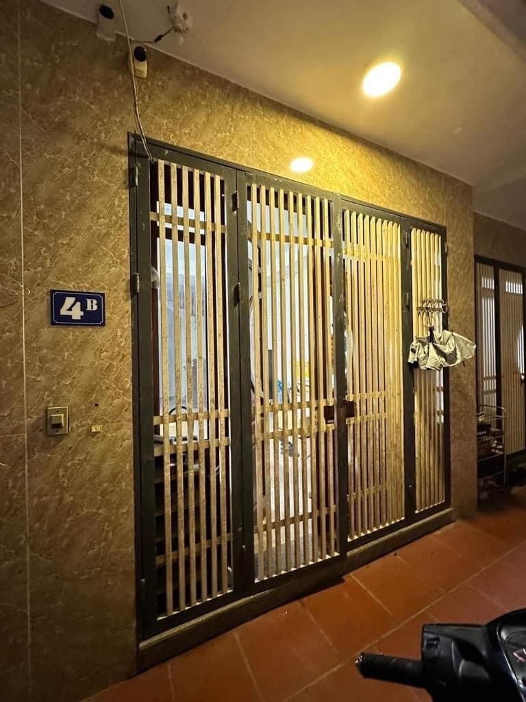 Bán nhà Cầu Giấy 30/33m; 5 tầng; MT 3.5m; giá 5.5 tỷ