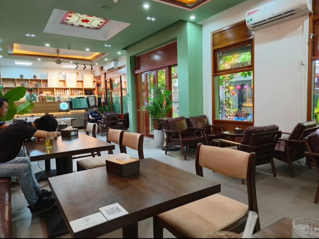 CHO THUÊ MBKD LÔ GÓC PHÓ NGUYỄN VĂN LỘC 150M2, MT 17M, KD SẠCH, CÀ PHÊ, 40 TRIỆU