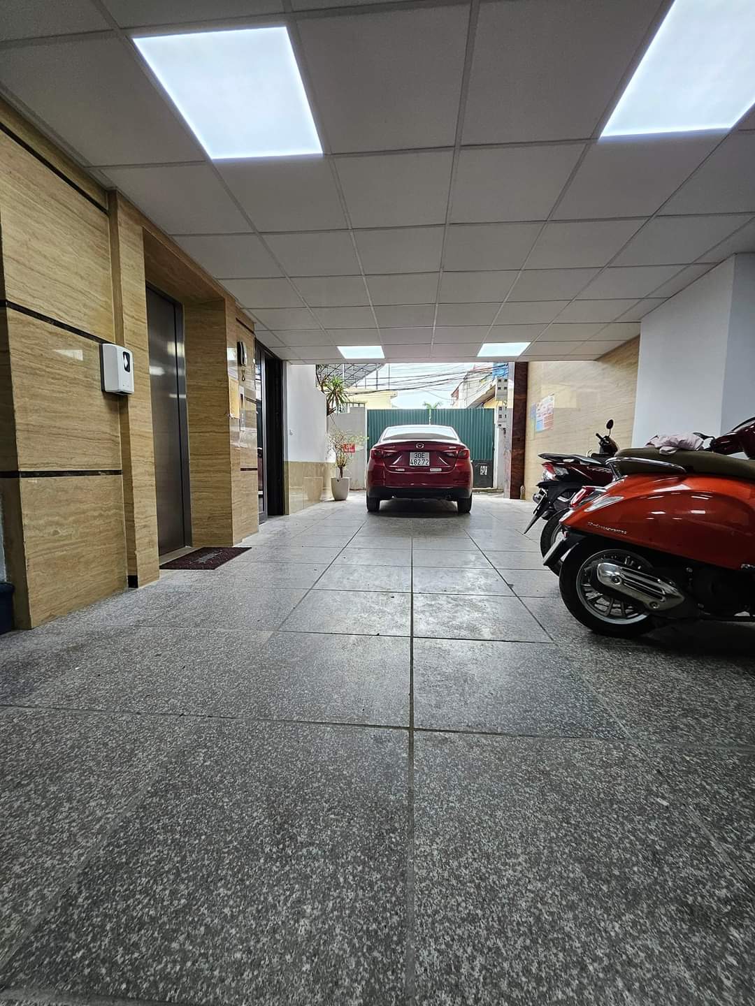 NHÀ ĐẸP TRUNG VĂN 9 TẦNG THANG MÁY. Dt 144 M. MT 8.1M. 36 TỶ.ĐANG CẦN BÁN.