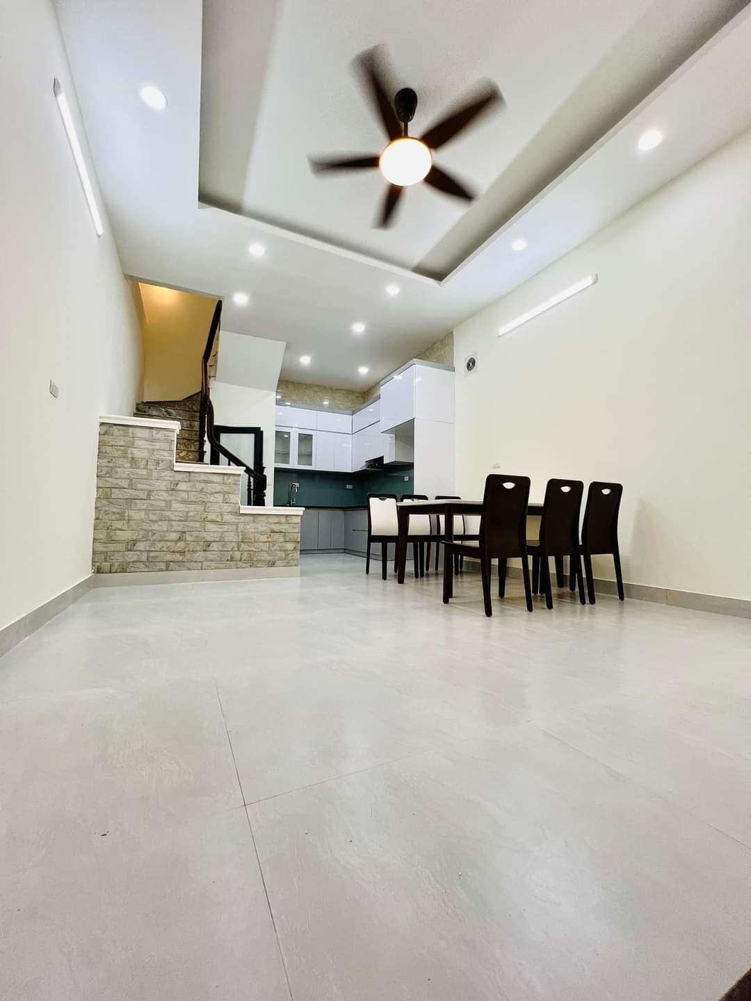 BÁN NHÀ ĐÊ LA THÀNH-QUẬN BA ĐÌNH-DT34M2×5T-MT4.5M-GIÁ 7.6TỶ-3 THOÁNG-NHÀ ĐẸP-FULL NỘI THẤT-Ở NGAY