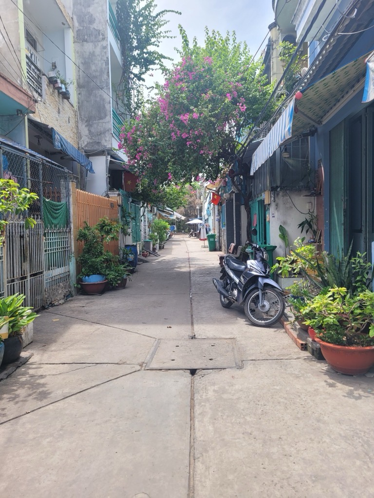 Bán nhà Bình Trị Đông BT ,2 tầng 4 x11 , nở hậu , HXH thông 3.75 Tỷ