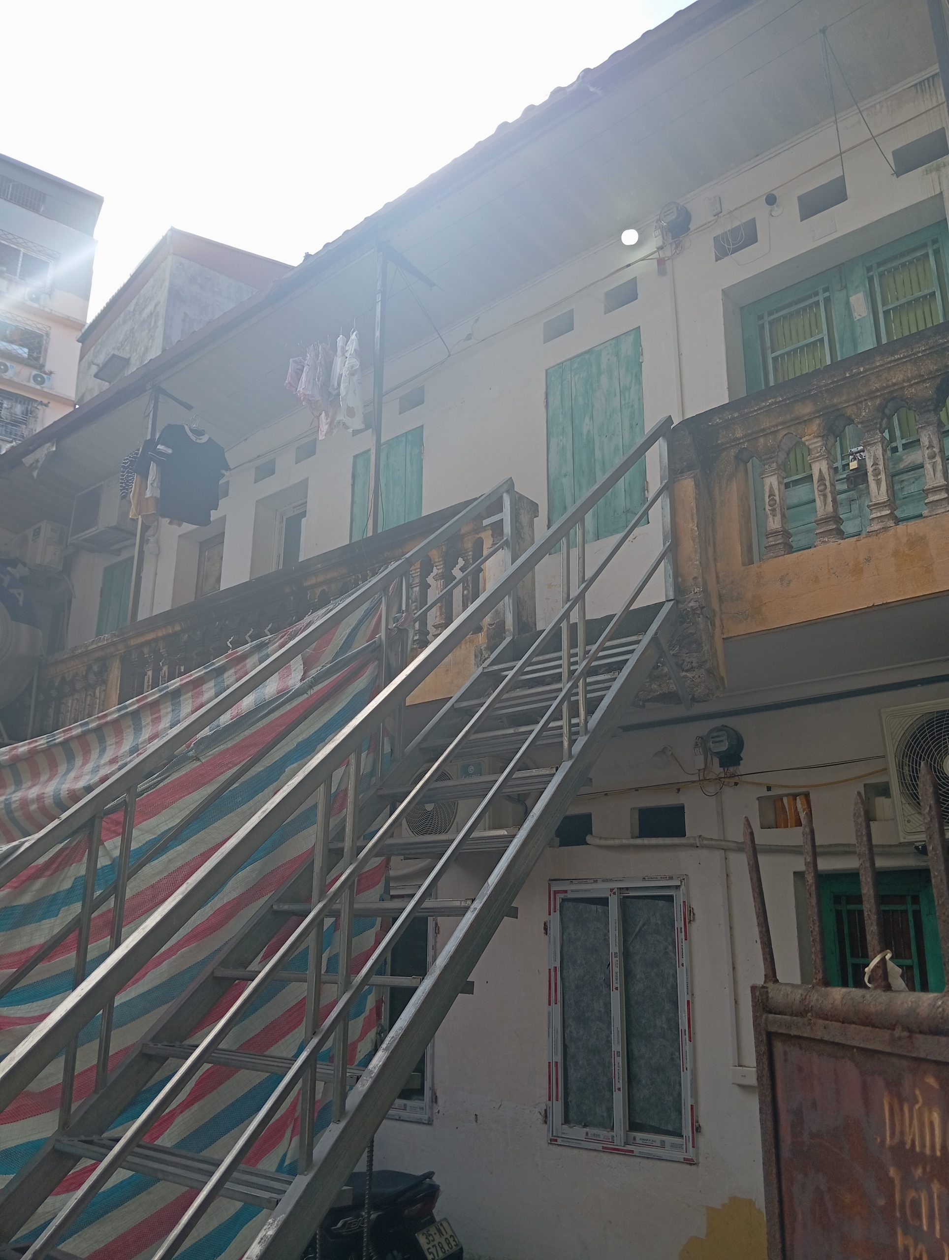 Bán Gấp Nhà Cầu Giấy, Diện Tích 97m2, Giá 7,2 tỷ. Ô tô chạy qua