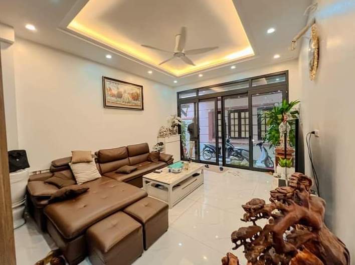 NHỈNH 5 tỷ Nhà chia lô gần phố Lê Lợi, cạnh chợ Hà Đông 30m2. LH 0989.62.6116