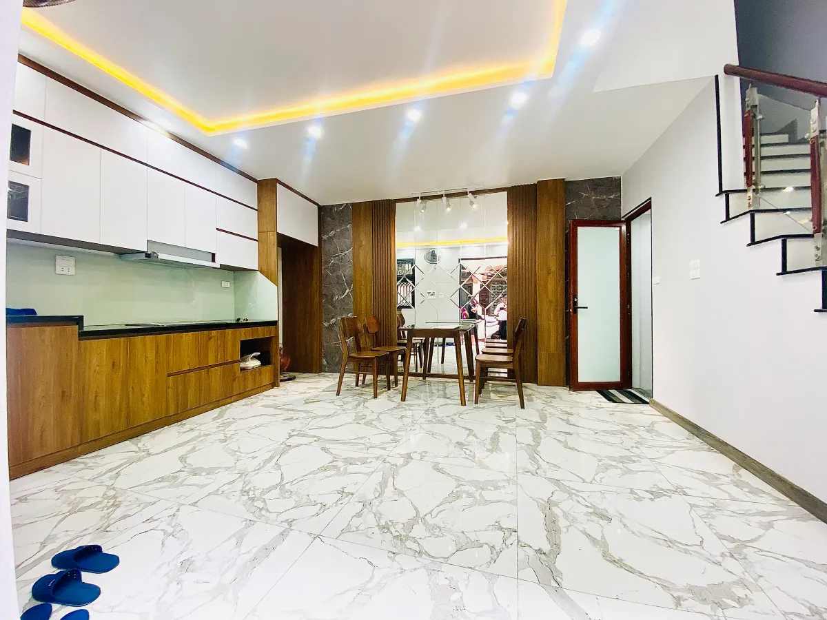 NHÀ KHU VỰC PHỐ HUẾ 32 MÉT, 6 TẦNG MỚI XÂY, CHẮC CHẮN - ĐỦ CÔNG NĂNG - SÂN RỘNG - 20M RA MẶT PHỐ