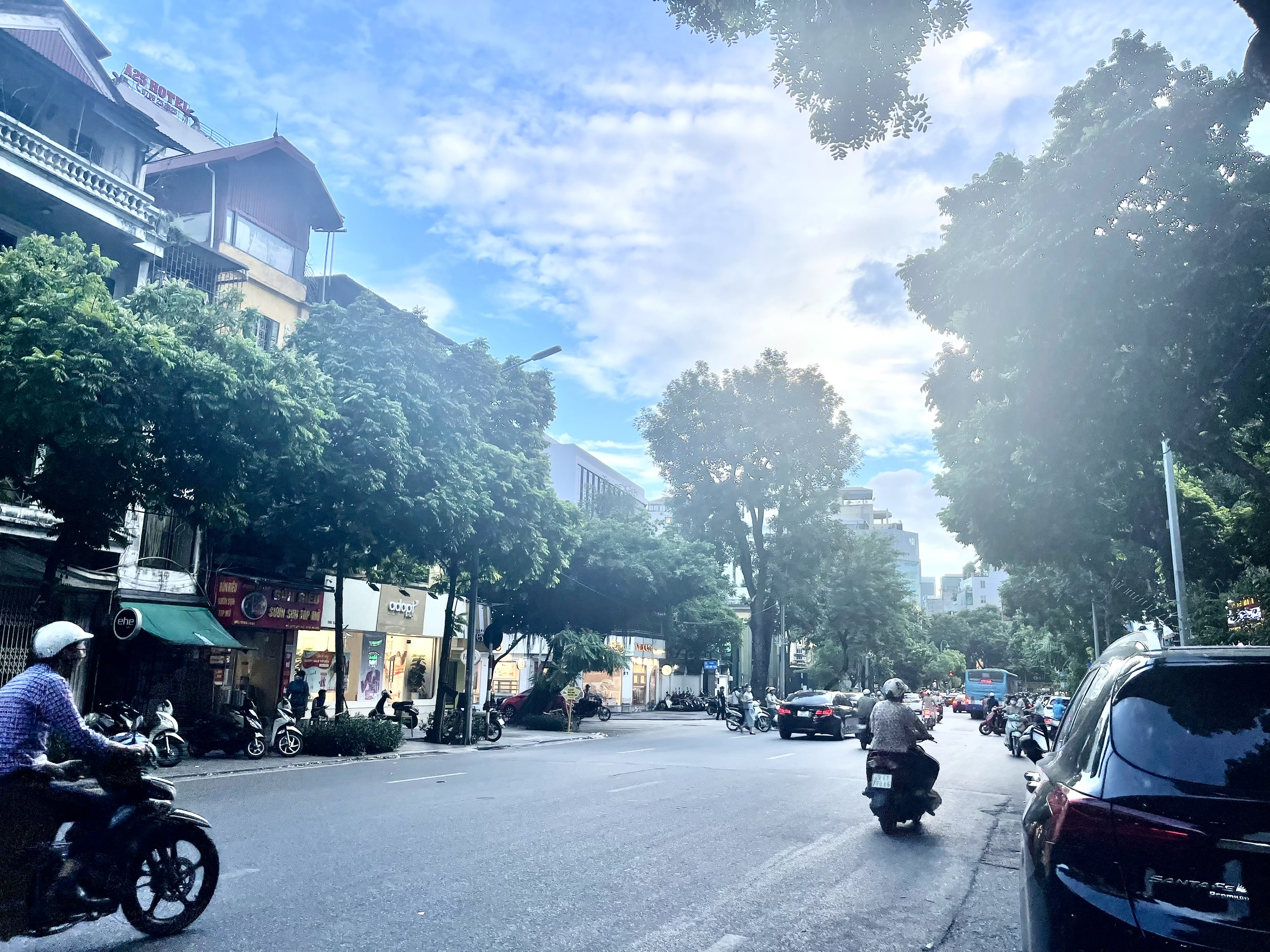 (HIẾM) Bán nhà KINH DOANH mặt phố BÀ TRIỆU - Hoàn Kiếm, vỉa hè rộng, 21m2 x 3 tầng, 20 tỷ