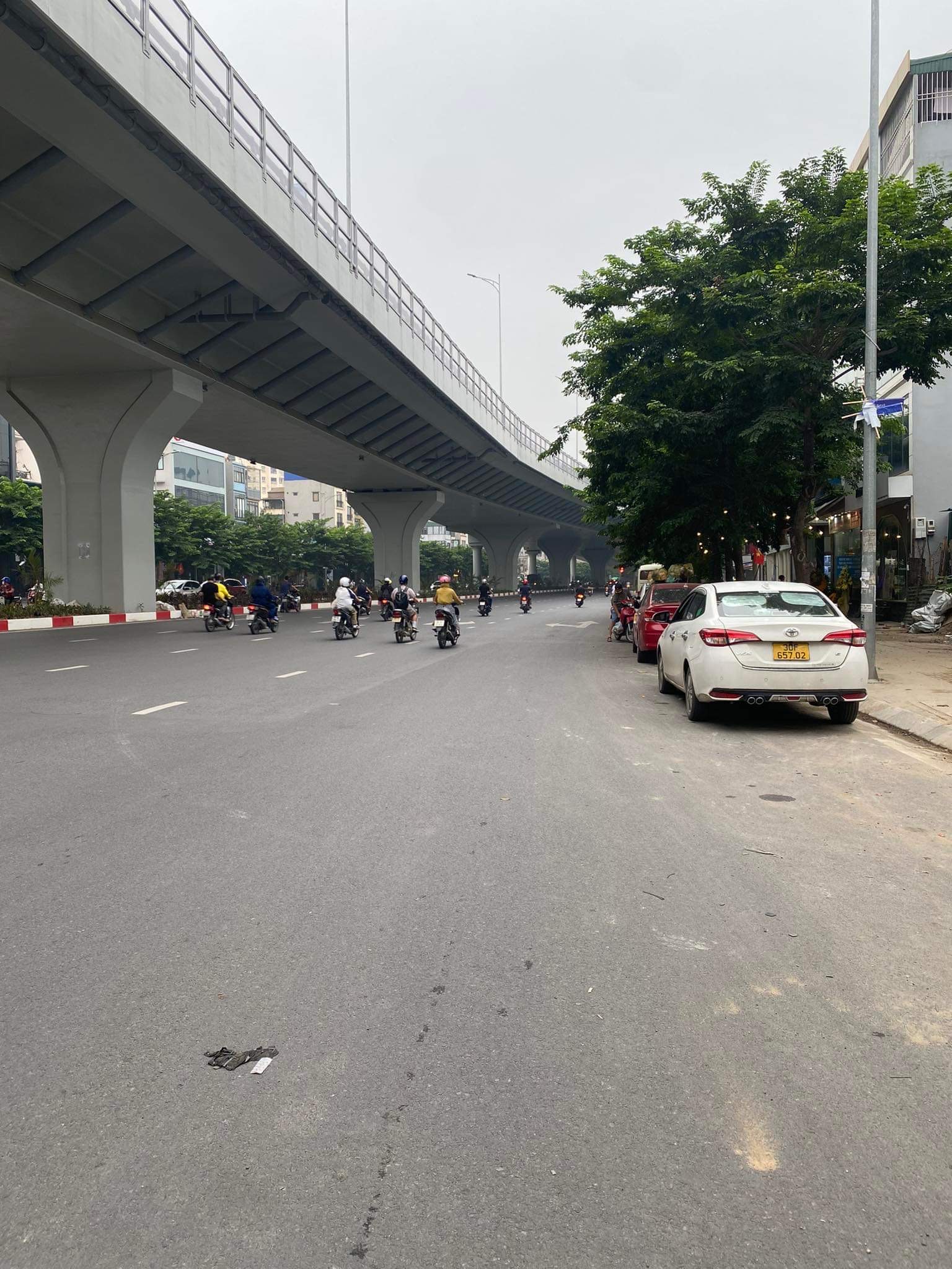 (HIẾM) Bán nhà KINH DOANH mặt phố ĐẠI LA - Hai Bà Trưng, LÔ GÓC, VỈA HÈ, 21m2 x 5 tầng, 9.9 tỷ